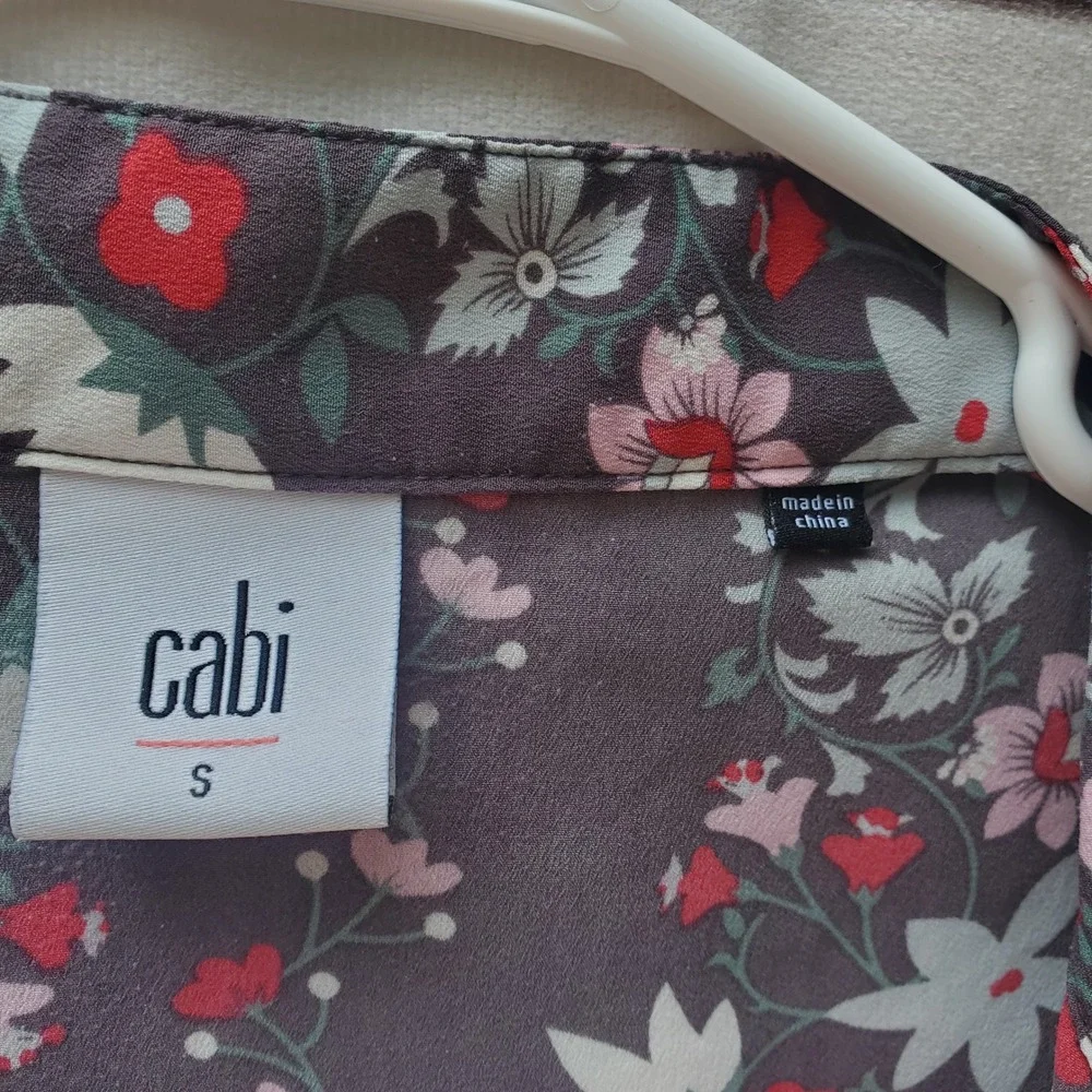 Cabi 5210 Women Sleeveless Floral Button Front Blouse Gray Red Small - Picture 3 of 8